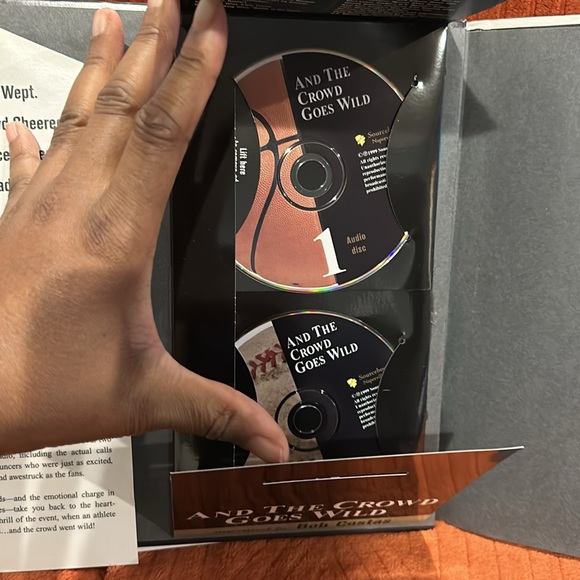 And the crowd goes wild ( copyright 1999 ) - Picture 3 of 8